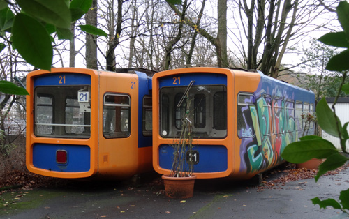 Ausrangierter Schwebebahn-Wagen Nummer 21 am 28. November 2015 im Grünen Zoo Wuppertal