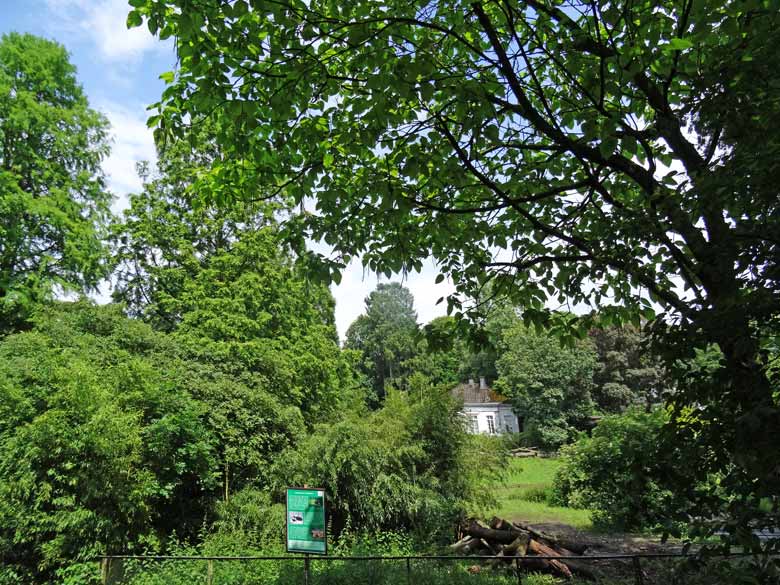 Bauschild "Neugestaltung der Vogelwiesen" am 18. Juni 2016 im Zoo Wuppertal