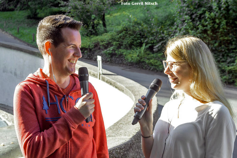 Die Moderatoren des Morgenteams, Michael Brockordt und Steffi Müller, bei der Live-Sendung zum Zootag bei Radio Wuppertal am 17. August 2016 im Grünen Zoo Wuppertal (Foto Gerrit Nitsch)