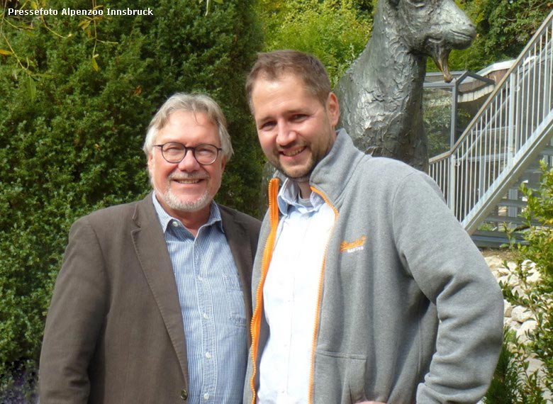 Michael Martys (links) mit seinem Nachfolger André Stadler im Alpenzoo Innsbruck-Tirol (Pressefoto Alpenzoo Innsbruck)