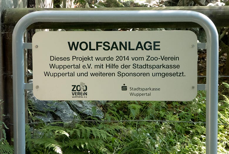 Ausschilderung einer Wolfsanlage am 18. August 2018 im Grünen Zoo Wuppertal