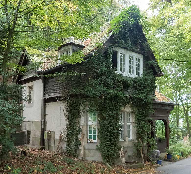 Ehemaliges Pförtnerhaus der Villa Boettinger am 9. September 2018 in der Nähe der Elefanten-Bullen-Anlage im Grünen Zoo Wuppertal