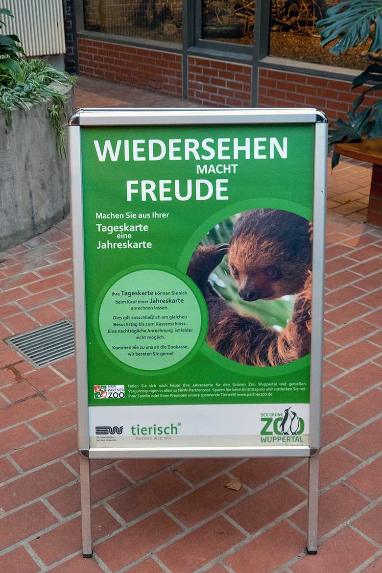 Werbe-Plakat Wiedersehen macht Freude am 29. November 2021 mit dem Motiv Zweifingerfaultier