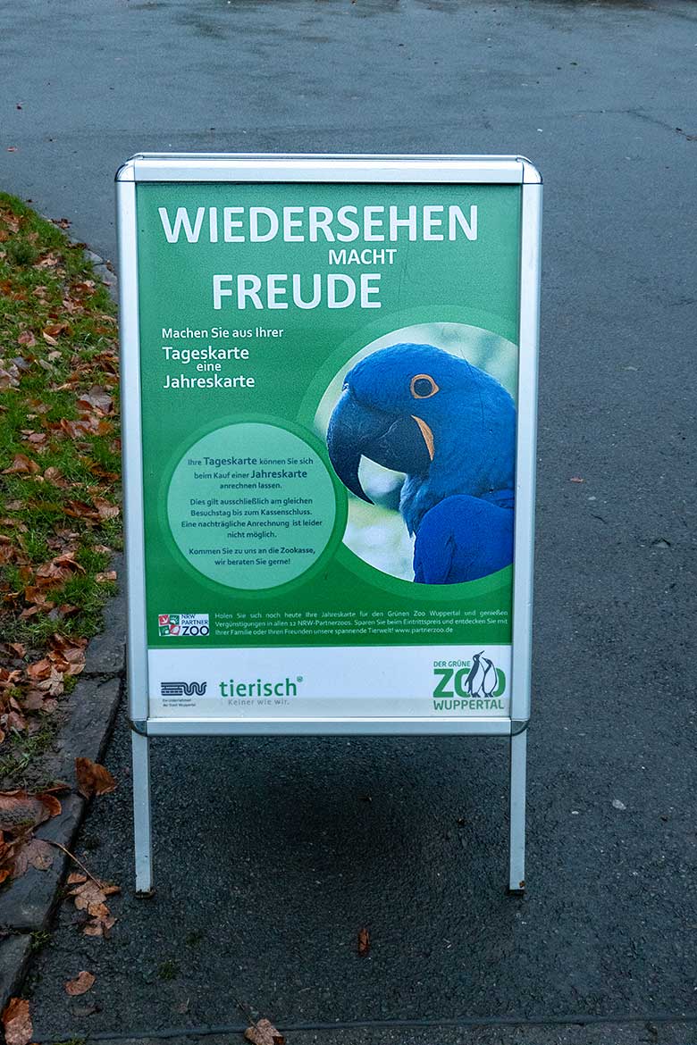 Werbe-Plakat Wiedersehen macht Freude am 29. November 2021 mit dem Motiv Hyazinth-Ara