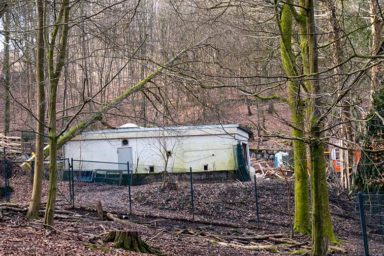 Blick auf das schon größtenteils rückgebaute Gebäude des ehemaligen Max-Planck-Institut am 12. Februar 2025 im Wuppertaler Zoo