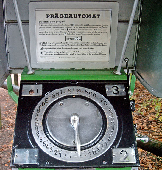 Prägeautomat im Wuppertaler Zoo im Oktober 2002