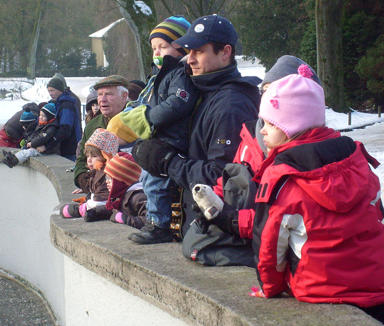 Besucher/innen im Zoo Wuppertal am 16. Januar 2010