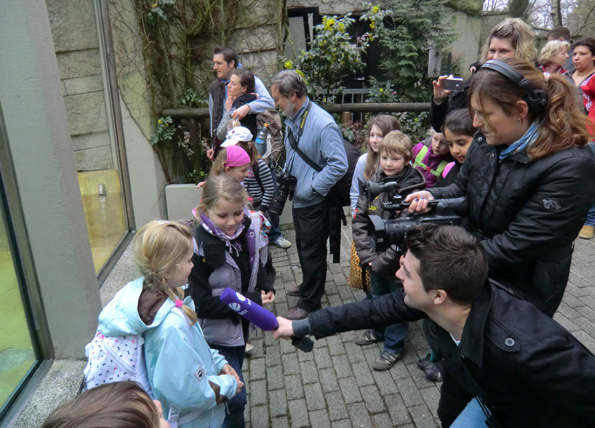 SAT 1 Fernsehen interviewte Kids am 29. März 2012 im Zoo Wuppertal