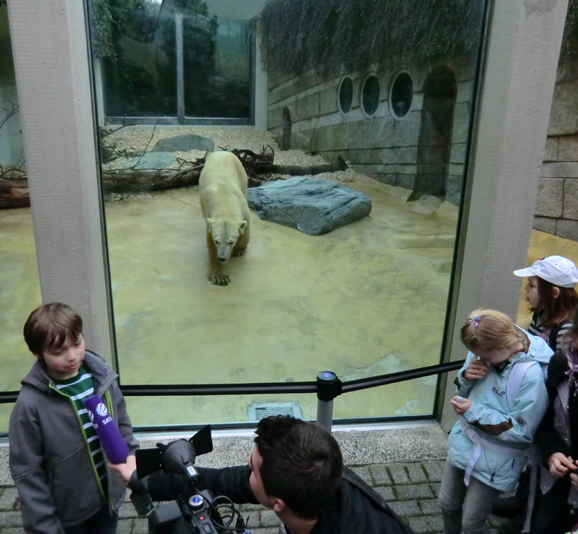 SAT 1 Fernsehen interviewte Kids am 29. März 2012 im Zoologischen Garten Wuppertal