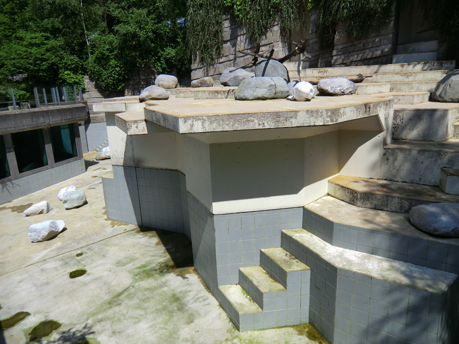Leere große Freianlage für Eisbären am 24. Mai 2012 im Zoologischen Garten Wuppertal