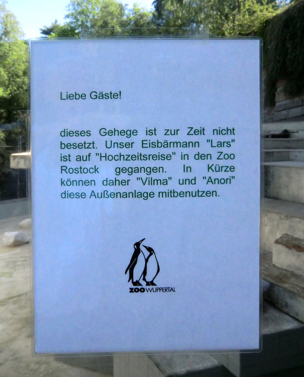 Hinweis für Zoobesucher/innen an der großen Freianlage für Eisbären am 26. Mai 2012