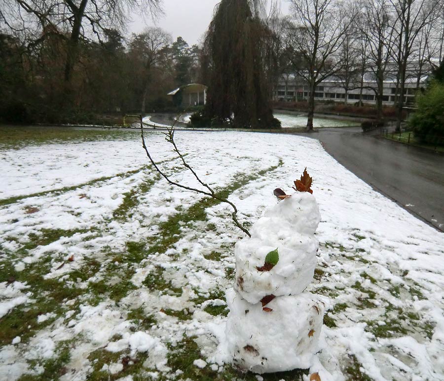 Schneemann im Zoologischen Garten Wuppertal am 7. Dezember 2013