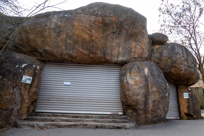 Geschlossene Rolltore am Löwen-Haus am 10. März 2024 im Grünen Zoo Wuppertal