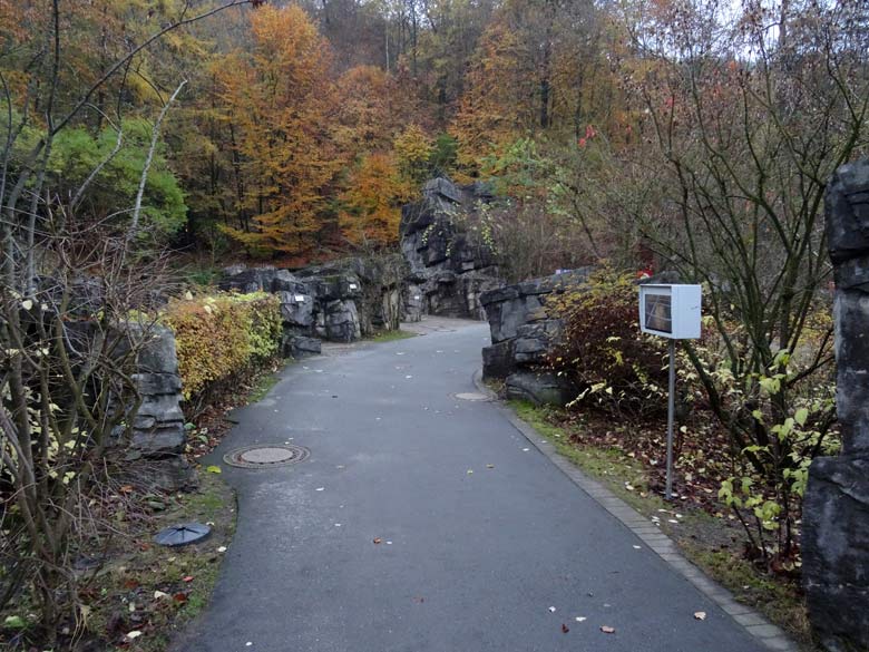 Monitorkasten am Besucherweg im Tigertal am 11. November 2016 im Zoologischen Garten der Stadt Wuppertal