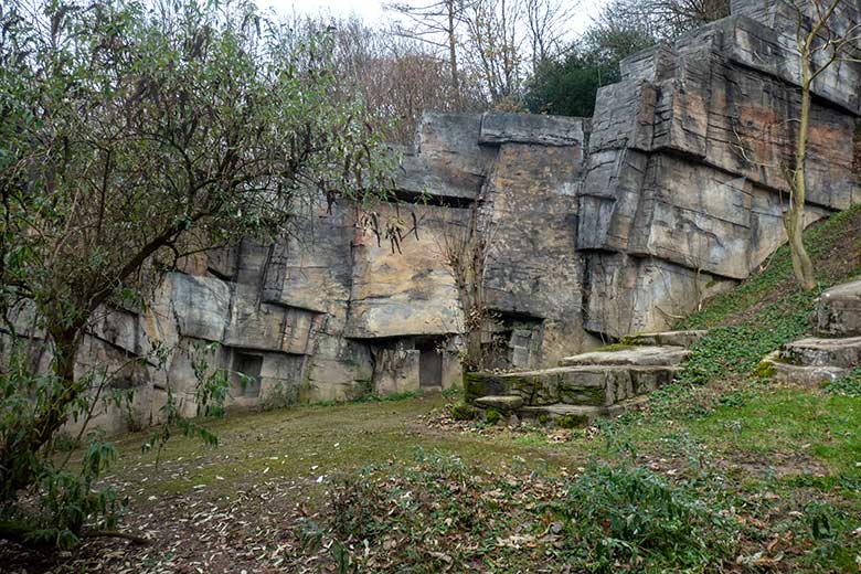 Stall-Gebäude für Amur-Tiger mit drei geschlossenen Schiebern zur größeren Außenanlage im Tiger-Tal am 16. Dezember 2023 im Grünen Zoo Wuppertal