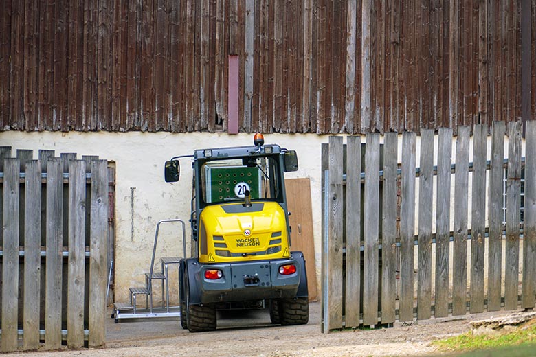 Leere Transport-Kiste für ein Böhmzebra am 1. August 2022 vor dem Stallgebäude der Böhmzebras auf der Afrika-Anlage im Wuppertaler Zoo