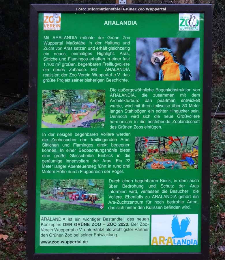 Informationstafel zur begehbaren Freiflughalle ARALANDIA am 23. November 2016 im Wuppertaler Zoo