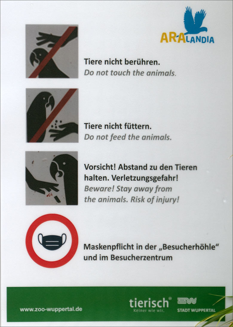 Information für Zoogäste am Eingang zur ARALANDIA-Voliere am 15. Juli 2021 im Grünen Zoo Wuppertal