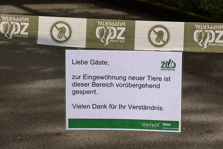 Information am 4. Mai 2023 an der Absperrung der Madagaskar-Voliere im Grünen Zoo Wuppertal