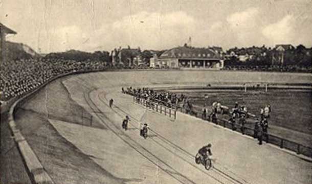 Die Radrennbahn im Stadion am Zoologischen Garten in Wuppertal