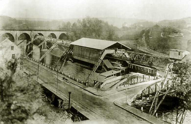 Die Schwebebahn-Haltestelle Zoo/Stadion um 1900