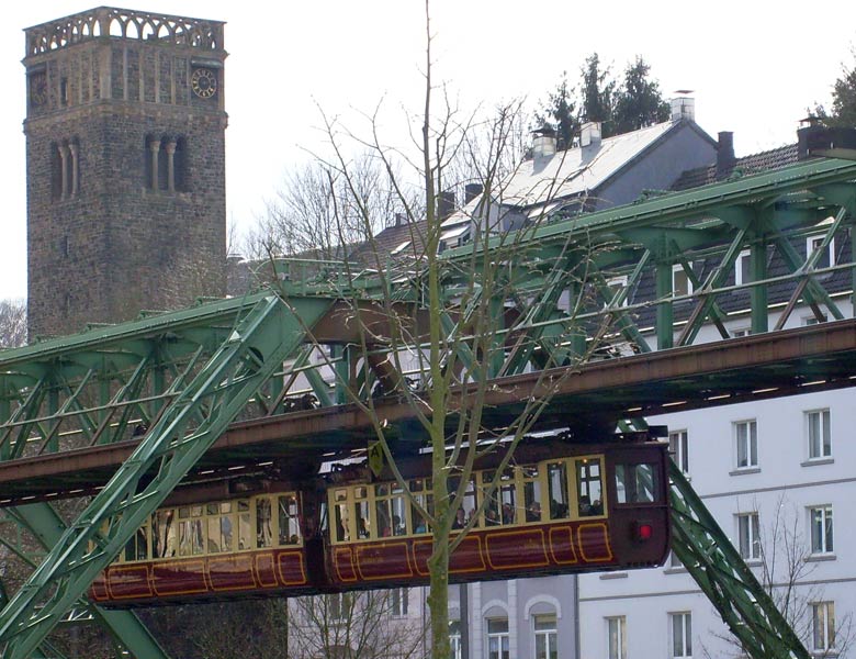 Der Kaiserwagen vor dem Turm der Sonnborner Hauptkirche am 29. März 2008