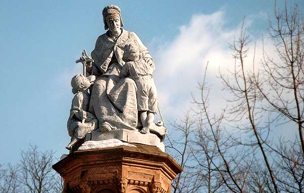 Der Märchenbrunnen im Wuppertaler Zooviertel im März 2005